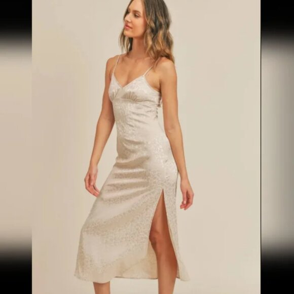 Sadie & Sage Dresses & Skirts - Sadie & Sage Satin Floral Cream Dress Size X Small